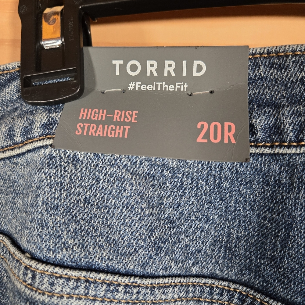 Torrid High Rise Straight Fit Cropped Jeans Blue Denim Raw Hem Size 20 Regular - Picture 8 of 12